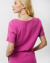 Blusa-Crepe-Texturizado-Mangas-Botoes-Cobertos-Rosa