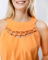Blusa-Cavada-Linho-Detalhe-Macrame-Tangerina