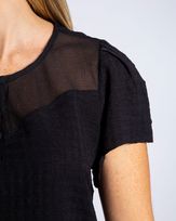 Blusa-Crepe-Textura-Quadriculado-Detalhe-Tela-Preto
