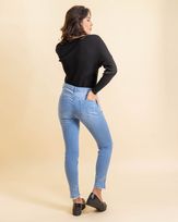 Calca-Skinny-Jeans-Delave-Bordado-Na-Barra-Azul-