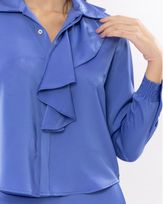 Camisa-Alfaiataria-Acetinado-Babado-Ombro-Azul-