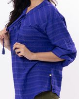 Blusa-Tecido-Textura-Decote-com-Amarracao-Azul