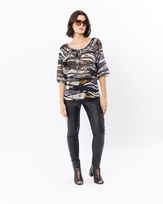 Blusa-Ombro-a-Ombro-Chiffon-Estampado-com-Amarracao-Preto