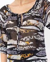 Blusa-Ombro-a-Ombro-Chiffon-Estampado-com-Amarracao-Preto