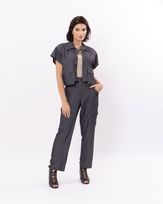 Camisa-Cropped-Jeans-Leve-Bolsos-Utilitario-Preto
