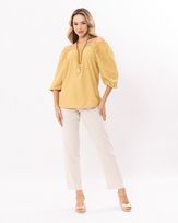 Blusa-Tecido-Decote-Ombro-a-Ombro-Mangas-Balone-Manteiga