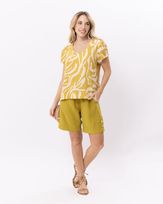 Blusa-Tecido-Estampa-Organica-Decote-Caracao-Verde-Pistache