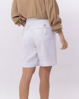 Bermuda-Alfaiataria-Twill-Pespontos-Contrastantes-e-Ilhoses-Branco