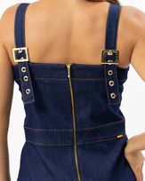 vestido-midi-evase-jeans-alcas-fivela-metal-dourada-azul--vj50141124-03.jpg