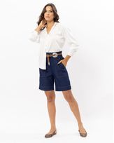 bermuda-utilitaria-jeans-pespontos-contrastantes-azul-dj42020724-02.jpg