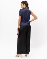 blusa-alfaiataria-acetinada-decote-assimetrico-com-pregas-marinho--bt50121124-03.jpg