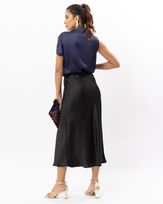 saia-midi-alfaiataria-acetinada-preto--st50101124-03.jpg