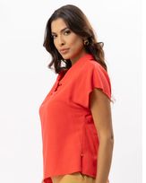 blusa-viscose-de-linho-gola-virada-com-botao-vermelho--bt50061124-02.jpg