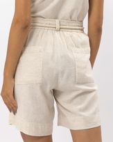bermuda-comfy-linho-cinto-torcal-com-resina-natural-dt47601024-03.jpg