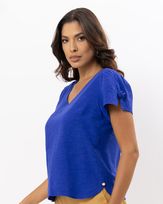blusa-viscose-textura-linho-flor-manual-nas-mangas-azul--bt50861224-02.jpg