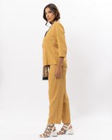 blazer-linho-com-botoes-personalizados-amarula-zt50421224-02.jpg