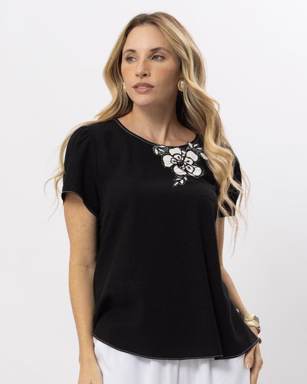 blusa-viscose-de-linho-pb-com-flor-e-pedrarias-aplicadas-preto--bt50980125-01.jpg