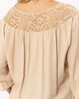 blusa-tecido-textura-pala-renda-com-amarracao-nude--bt51280125-03.jpg