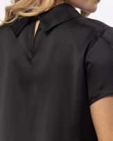 blusa-cetim-gola-virada-e-manga-curta-preto--bt60040125-03.jpg