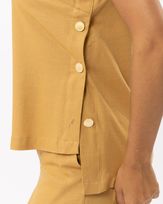 max-blusa-linho-laterais-com-botoes-personalizados-amarula-bt50441224-02.jpg