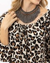 blusa-viscose-ombro-a-ombro-estampa-animal-print-estampado--bt51220125-02.jpg