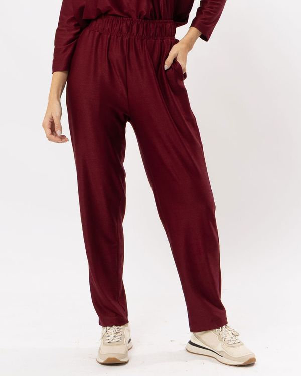 calca-comfy-reta-malha-gloss-vinho--cm41260624-01.jpg