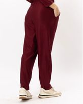 calca-comfy-reta-malha-gloss-vinho--cm41260624-03.jpg