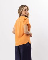 blusa-tecido-manga-curta-com-pregas-laranja--bt34420624-03.jpg