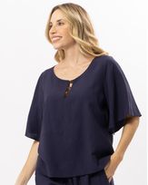 blusa-viscose-textura-linho-pedraria-decote-marinho--bt50681224-01.jpg