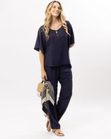 blusa-viscose-textura-linho-pedraria-decote-marinho--bt50681224-02.jpg