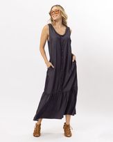 vestido-jeans-leve-tranado-no-decote-e-botes-tartaruga-azul--vj50801224-02.jpg