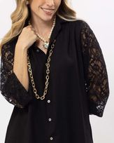 camisa-tecido--textura-gola-e-mangas-com-renda-preto--it51300125-02.jpg