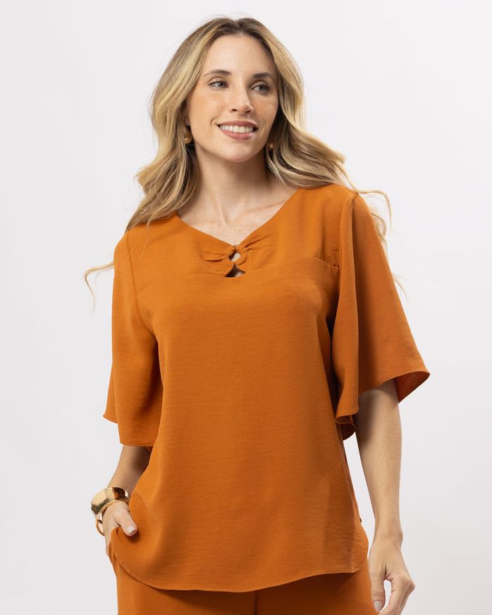 blusa-tecido-alfaiataria-decote-argola-resina-cobre--bt51400125-01.jpg
