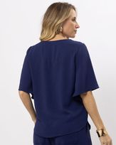 blusa-tecido-alfaiataria-decote-argola-resina-marinho--bt51400125-03.jpg