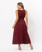 vestido-longo-tecido-acetindo-com-faixa-vinho--vt51820225-03.jpg