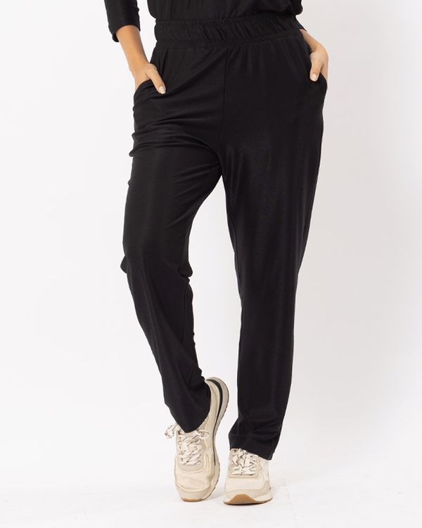 calca-comfy-reta-malha-gloss-preto--cm41260624-01.jpg