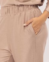 calca-comfy-reta-malha-gloss-pele-cm41260624-02.jpg