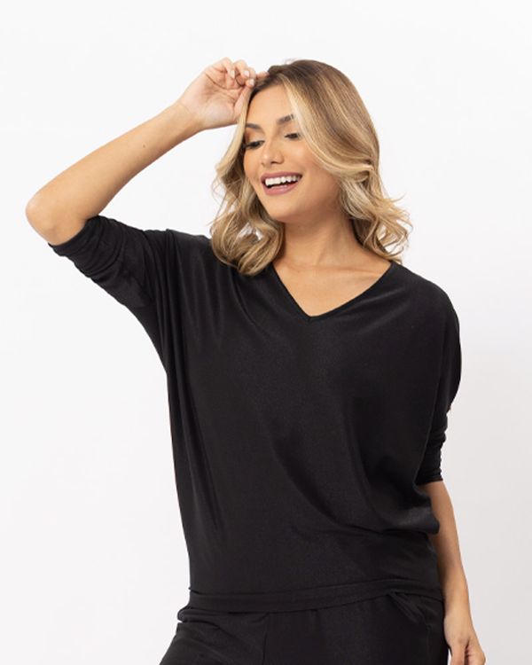 blusa-bolha-malha-gloss-manga-deslocada-preto-bm41240624-01.jpg