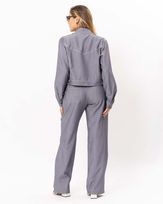 jaqueta-cropped-tecido-botoes-personalizados-grafite--qt50381124-03.jpg