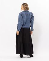 jaqueta-jeans-marmorizada-destroyed-e-pedrarias-azulqj31900124-03.jpg