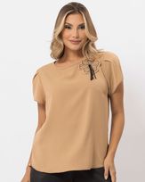 blusa-ticodo-flor-bordada-manga-curta-pregas-amarula-bt52120225-01.jpg