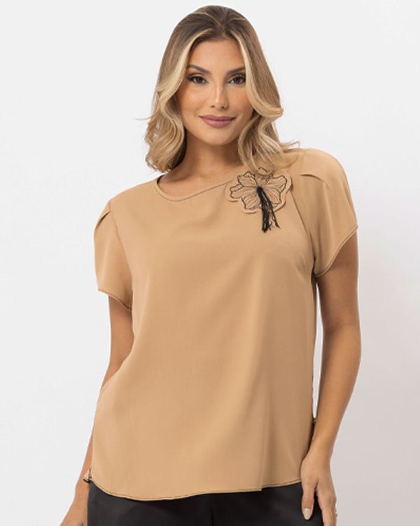 blusa-ticodo-flor-bordada-manga-curta-pregas-amarula-bt52120225-01.jpg