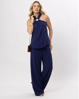 blusa-cavada-alfaiataria-decote-com-argola-resina-marinho--bt51420125-02.jpg