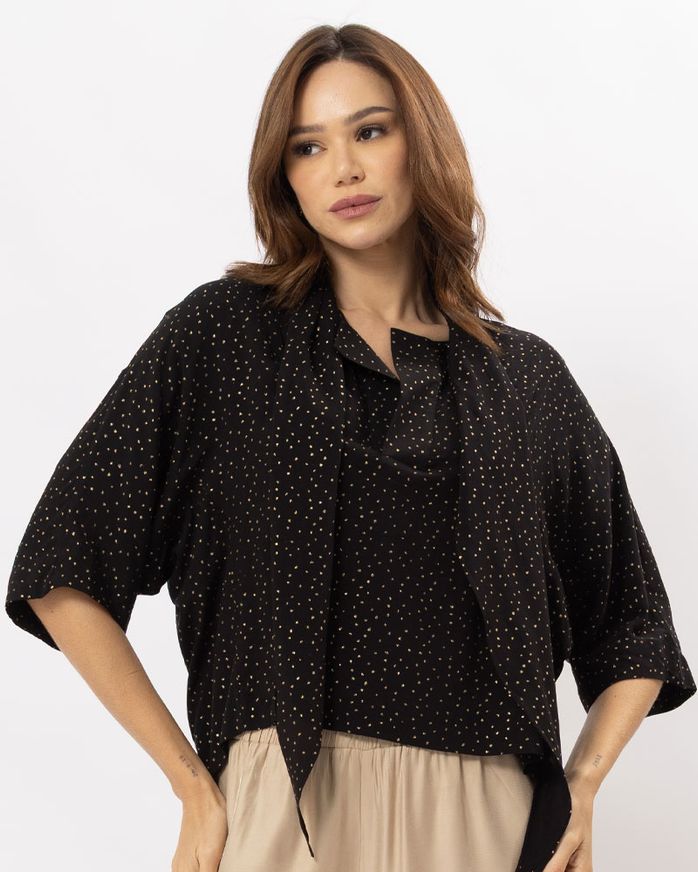 blusa-viscose-poas-brilho-ombro-gola-echarpe--preto--bt52280225-01.jpg
