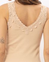 blusa-malha-canelada-decote-com-renda-amarula-bm90060516-03.jpg