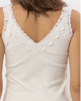 blusa-malha-canelada-decote-com-renda-off-white-bm90060516-03.jpg