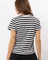 blusa-malha-canelada-listras-manga-curta-preto--bm53520425-03.jpg