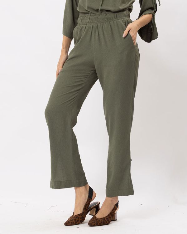 calca-comfy-viscose-textura-barra-botao-coberto-verde--ct53020225-01.jpg