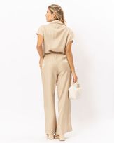 calca-pantalona-alfaiataria-gloss-amarula-ct52080225-03.jpg