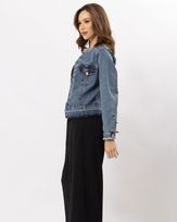 jaqueta-jeans-stretch-estonada-gola-e-barra-desfiada-azul--qj52580325-02.jpg